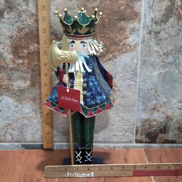 St Nicholas Square Christmas King Metal Nutcracker Figurine - Picture 9 of 10